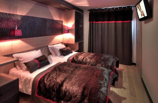 Wifi, 200m del centro estación, fitness, piscina, sauna, hammam, balcón, tv, local para esquís