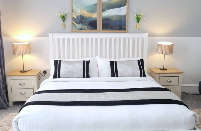 Wigan Central Comfort | Amazing Family Apartment + Free Parking | 6 Guests