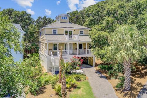 Wild Dunes Gem Walk to Beach Pool Screened Porch Lounging