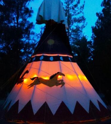 Wild Horses Luxury Tipi - Adjustable King Bed