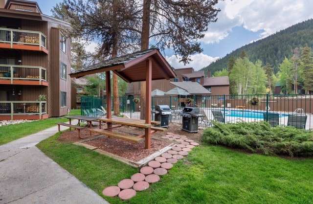 Wild Irishman 2 bed 2 bath Sleeps 9 WIBH