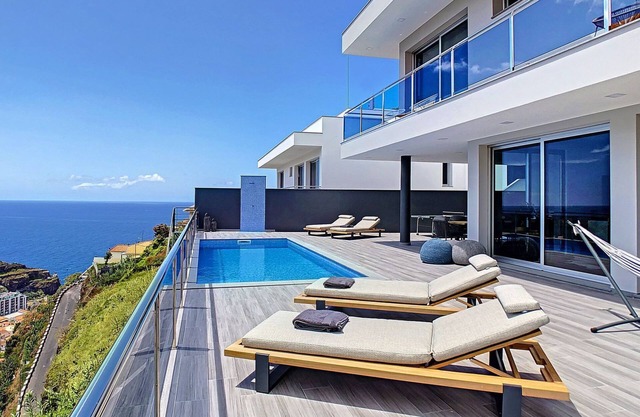 Wild River Villa by LovelyStay