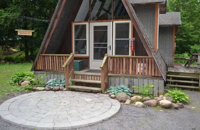 Wilderness Maple Leaf Cabin on Private Lake
