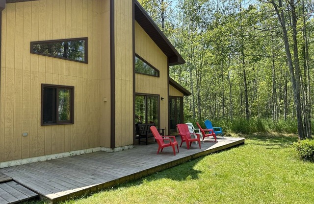 Wilderness Retreat - Secluded cottage tucked away in the Woods!