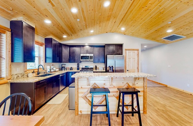 Wilderness stay with enclosed yard, hammock, grill, game tables, & fireplace