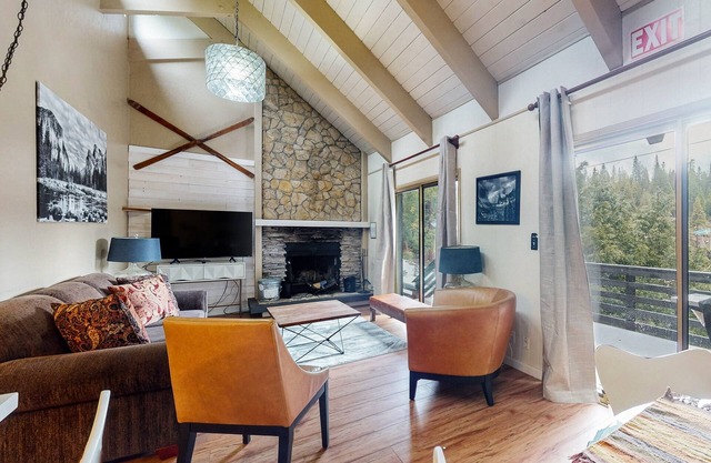 Wilderness upgraded duplex with wood fireplace, balcony, & shared EV charger