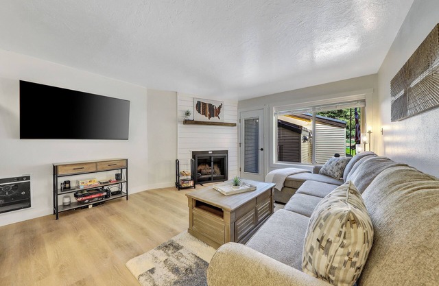 Wildflower Getaway: Modern 1-BR Condo with Fantastic Amenities