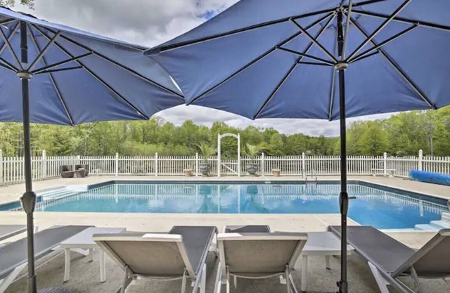 Wildflower Lotus Farm a Luxurious 5bd Home w/ Pool, Firepit and more