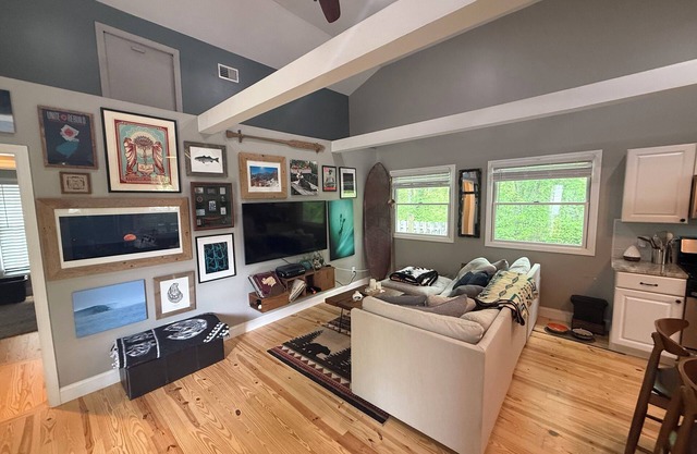 Wildlife preserve 2-bedroom bungalow only minutes from LBI