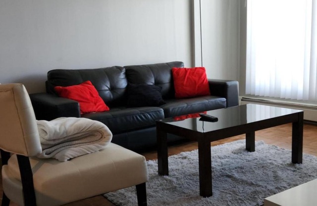 Wildrose : 2-Bedroom City Apartment