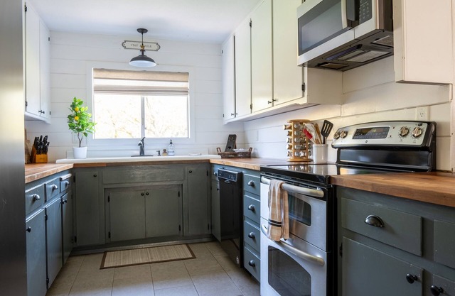 Wildwood Cottage-Family Friendly Wine Country Stay