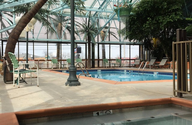 Wildwood Inn Tropical Dome & Theme Suites