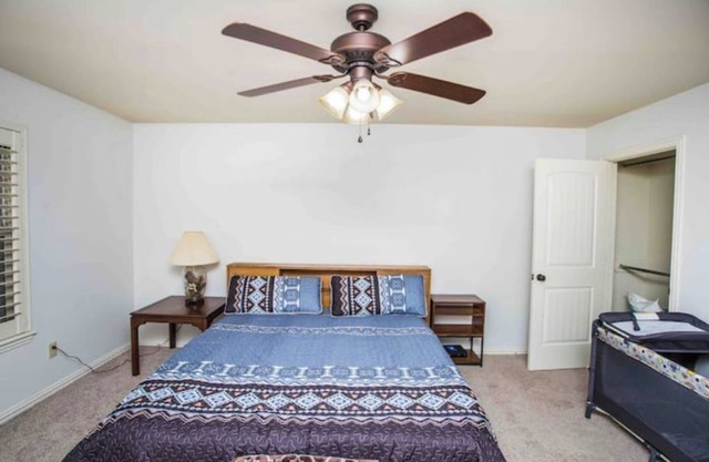 Will-JR Castle, Tempurpedic King, 3BR 2BA, extra mattress.
