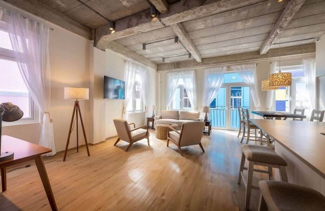 Exquisite 2BR Townhouse In Historic City Centre