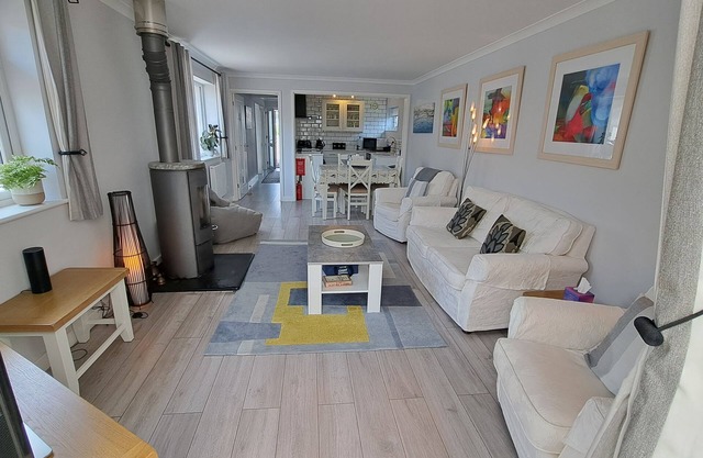 Willow - a bungalow that sleeps 4 guests in 2 bedrooms