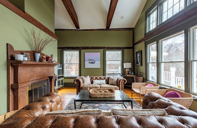 Willow Brook: Historic Farmhouse w/Fun Playroom