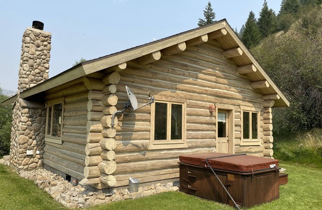 Willow Cabin es nuestra cabaña de luna de miel y tiene "privacidad al final del camino".