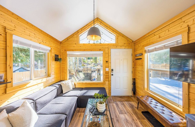 Willow Corner: cozy modern tiny home