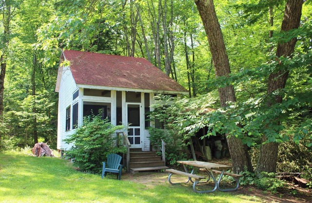 Willow Cottage-Private Beach-Pets Welcome - Round Table Lodge, Sebago, Maine
