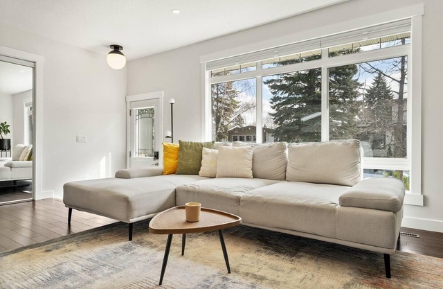 Willow Dreams: Elegant 3-Bedroom Home near Shops