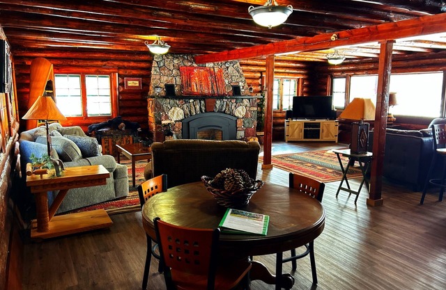 Willow Flowage Home w/wd, firepit, dock, sleeps 11