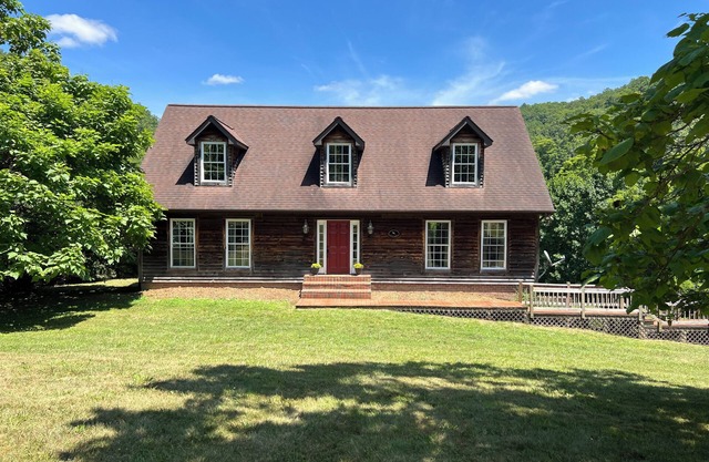 Willow House~ country charm! Relax and enjoy nature and tranquility on 250 acres