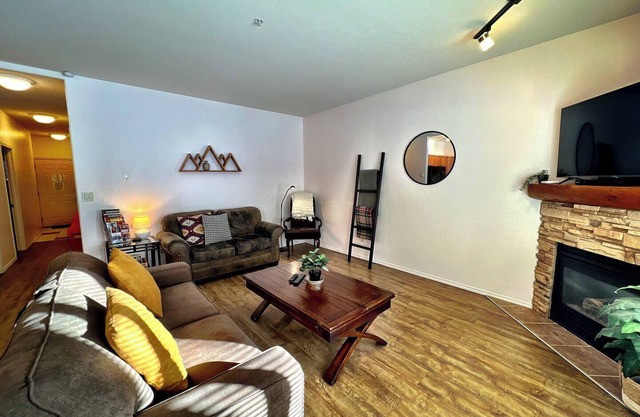 Willow Vistas 6 - Golf - Ski - Hike - Chill - Private Hot Tub - Sleeps 6