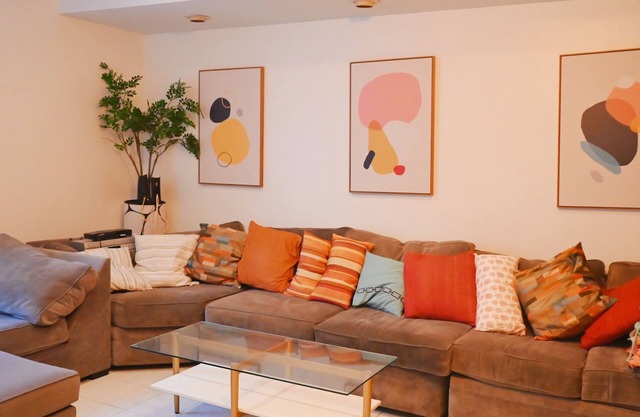 Willy's Cozy 2BR Retreat With Backyard