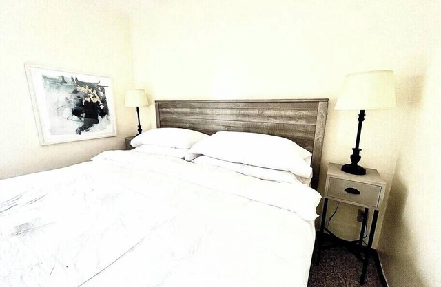 Willy St Apt Pets and Parking free.Fully Furnished