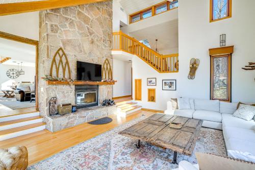 Wilmington Retreat with Deck, Lake Views and Game Room