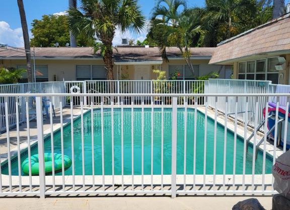 Wilton Manors Entire Apt with Pool