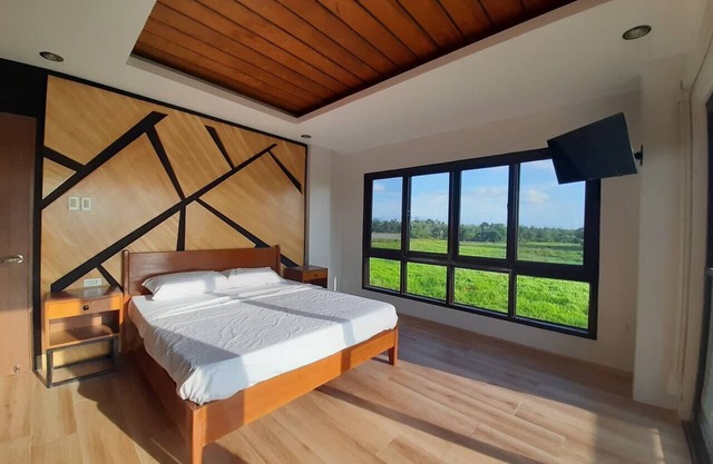 Winch Unit 1~ Room in Amazing House, next to CWC