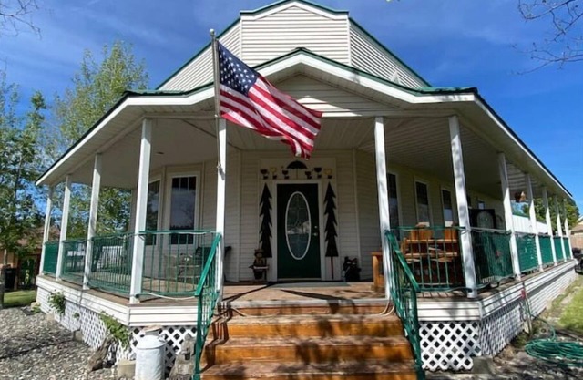 Winchester Idaho Lake House RELAX Pool Games FUN Getaway Fish Hunt Hike Sleeps 8
