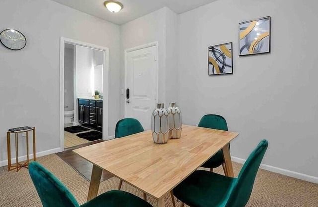 Windermere CasaMirella · 2BR/Modern/Fast Wifi/Pool/gym/near Disney Parks