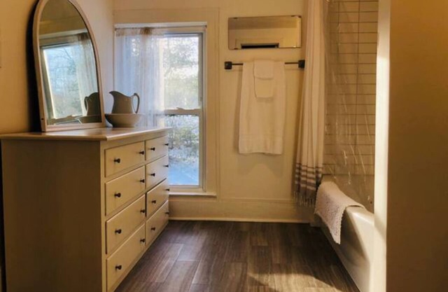 Windham Farmhouse Escape w/hot tub