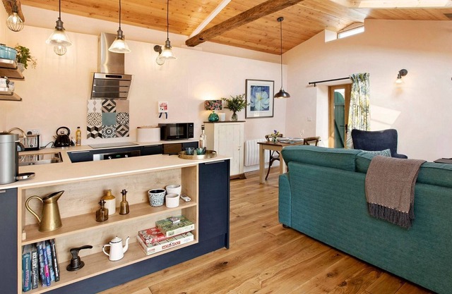 Windmill Flower Barn - Luxury Cottages