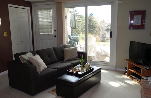 Fenster Hill Cozy Apartment Suite in Scenic St. Albert