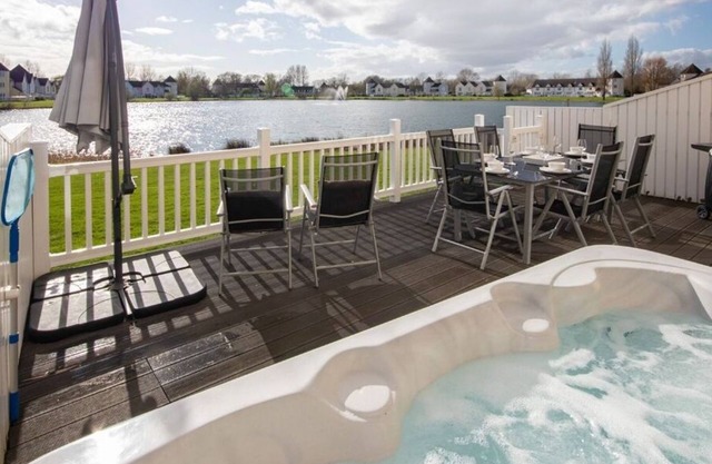 Windrush Lake 82, Puffin Lodge (P)