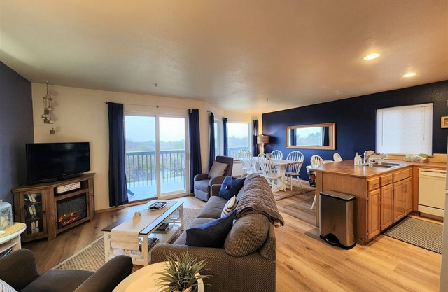 Windsong # 6 Beautiful condo with partial ocean view
