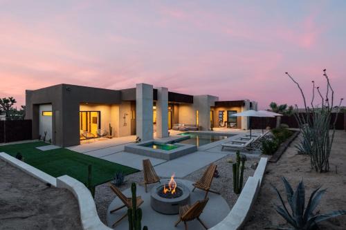 Windsong Modern compound w pool spa
