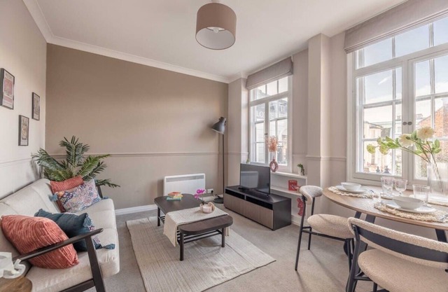 Windsor Castle Chic: 1BR|Parking