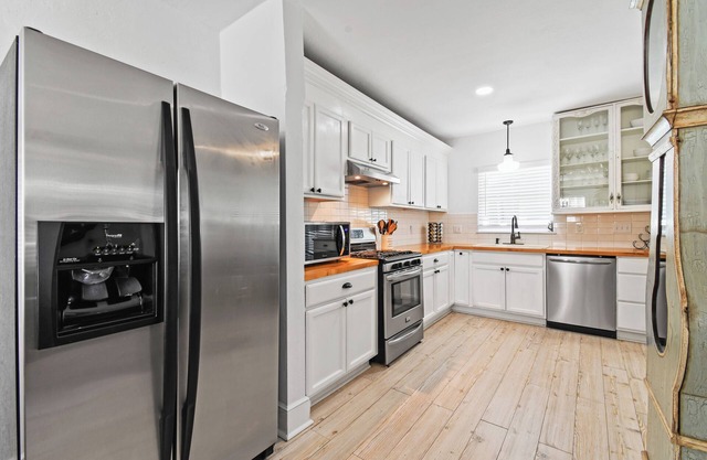 Windsor House - Parrot Cove