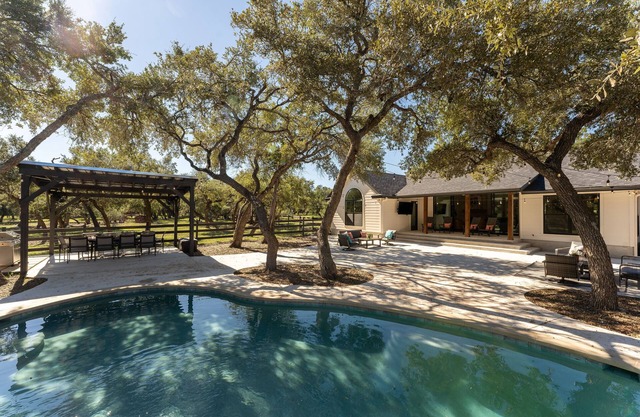 Windwalker Ranch Getaway - Pool, Chef’s Kitchen & 5-Acre Oasis Near Austin