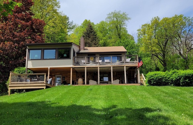 Wine and Dine Haven: Luxury Rental-Stunning Views of Keuka Lake..PET FRIENDLY