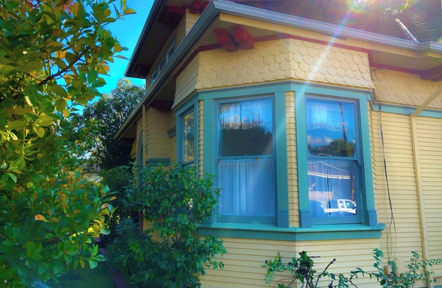 Wine Country 1-bedroom retreat with WiFi, AC in charming Cloverdale