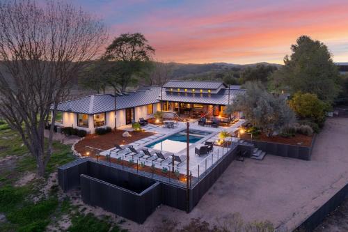 Wine Country Estate w Pool Hot Tub The Residence at Truss Wines by AvantStay