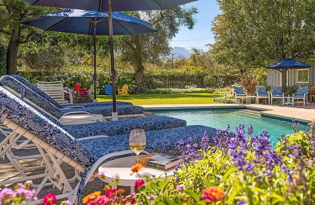Weinland-Oase. Pool, Whirlpool, Blick auf die Weinberge, zu Fuß in die Innenstadt von St. Helena