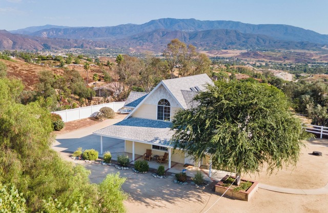 Wine Country Retreat | Gorgeous Views, Minutes to Wineries