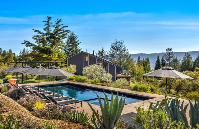 Camp Sonoma - A Mayacamas Berg Wine Country Retreat