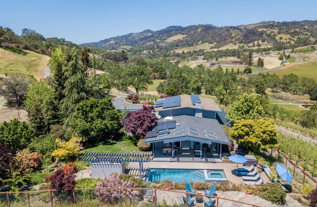 Weinland Retreat mit Pool, Weinberg, Putting Green und Whirlpool
